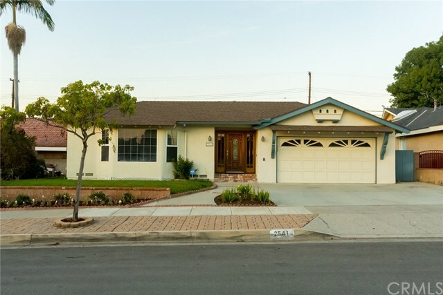 Property Photo:  2541 Wilshire Avenue  CA 90631 