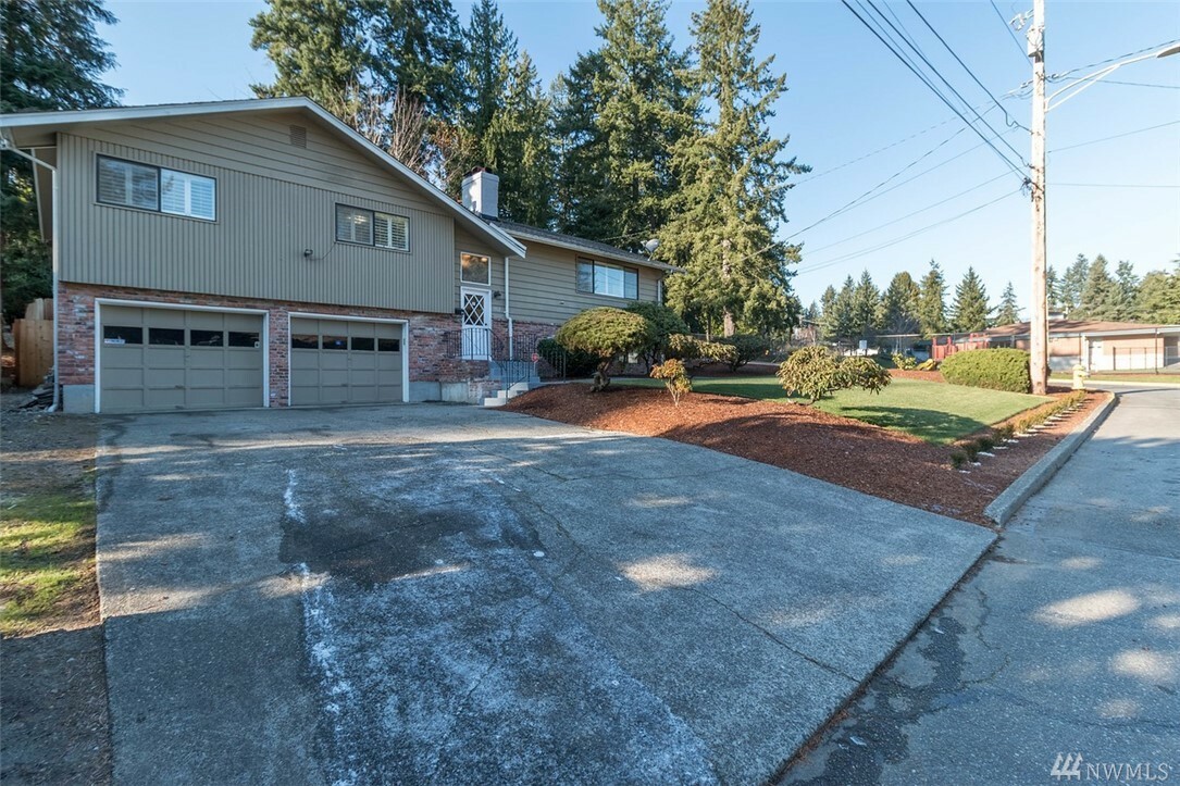 Property Photo:  1002 Paradise Lane  WA 98466 