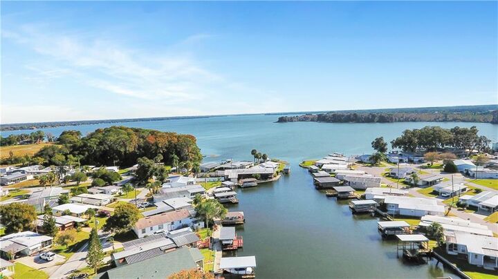 Property Photo: 1411 Lakeview Drive FL 32778