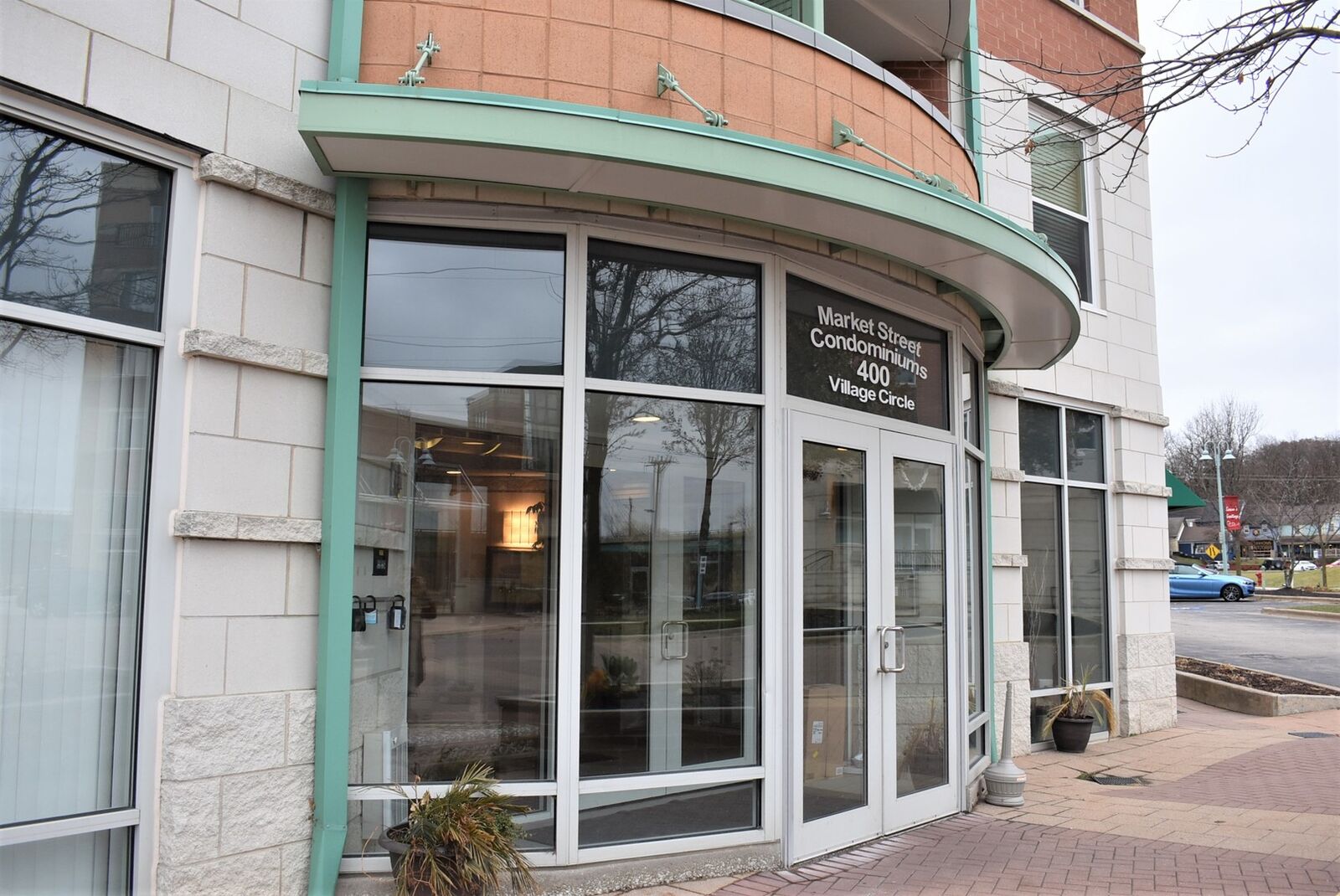 Property Photo:  400 Village Circle Avenue 304  IL 60480 