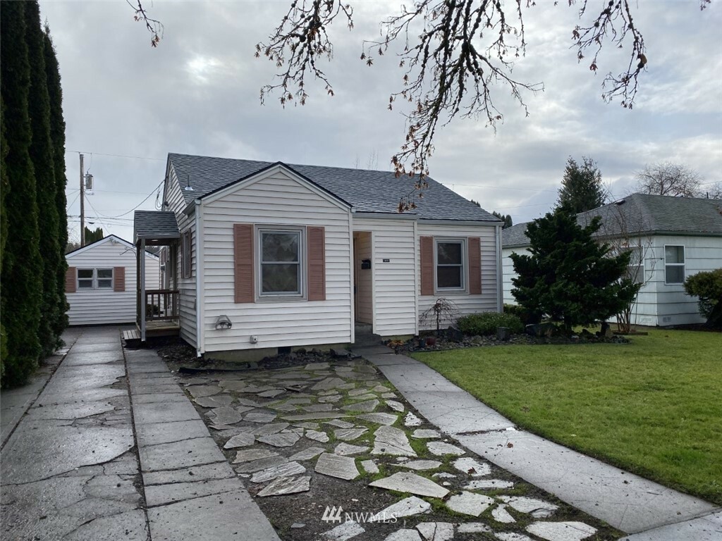 Property Photo:  2919 Louisiana Street  WA 98632 