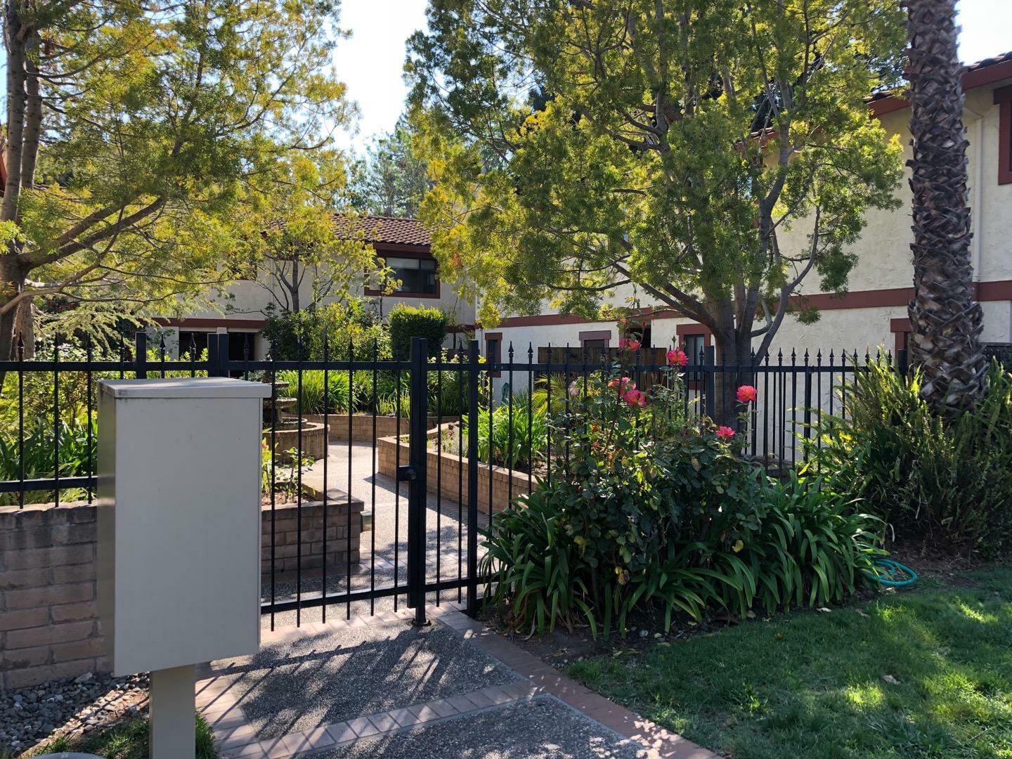 Property Photo:  1002 Roble Avenue 6  CA 94025 