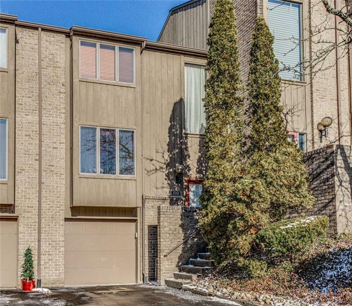 Property Photo: 222 Pine Ct PA 15237