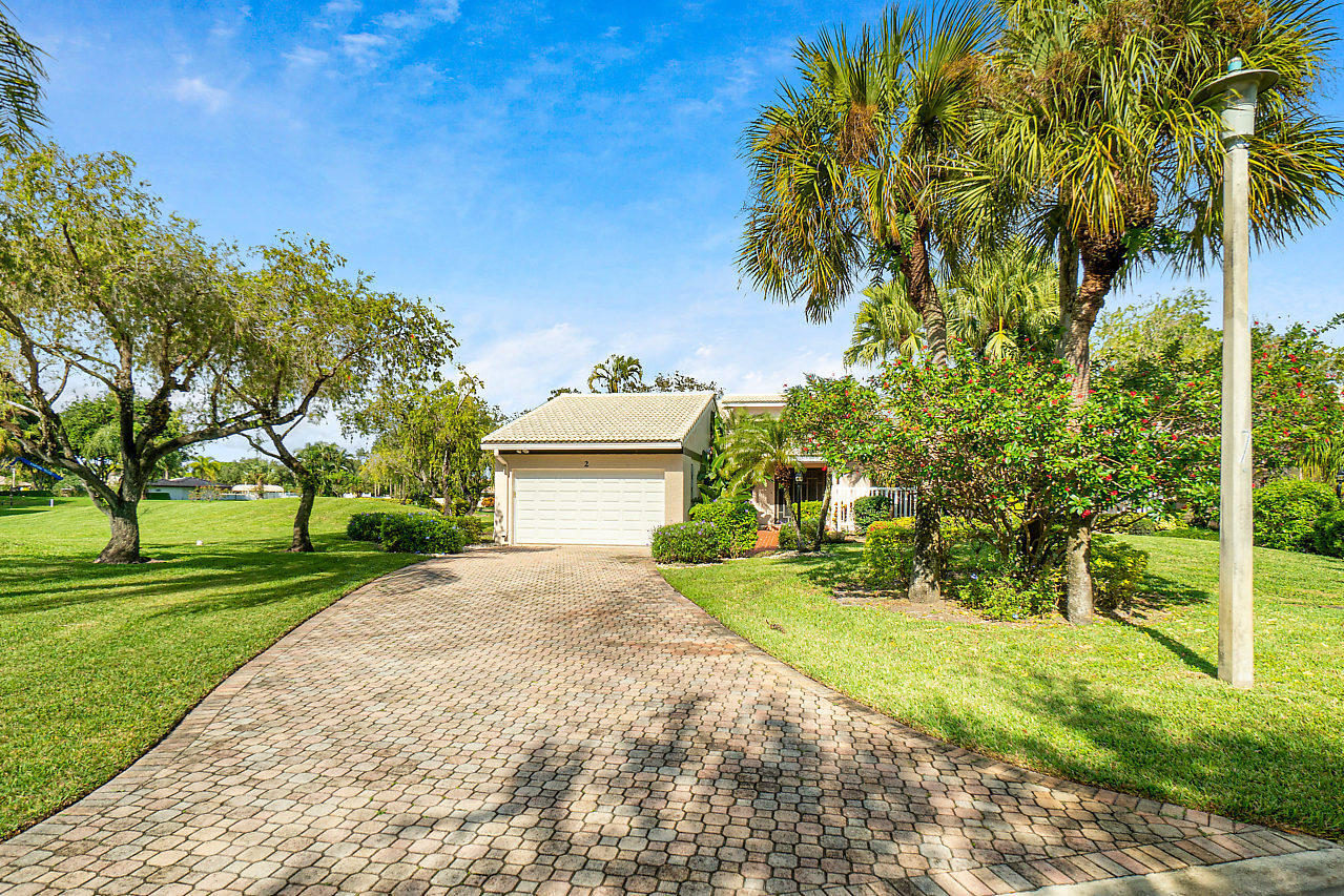 Property Photo:  2 Villa Lane  FL 33436 