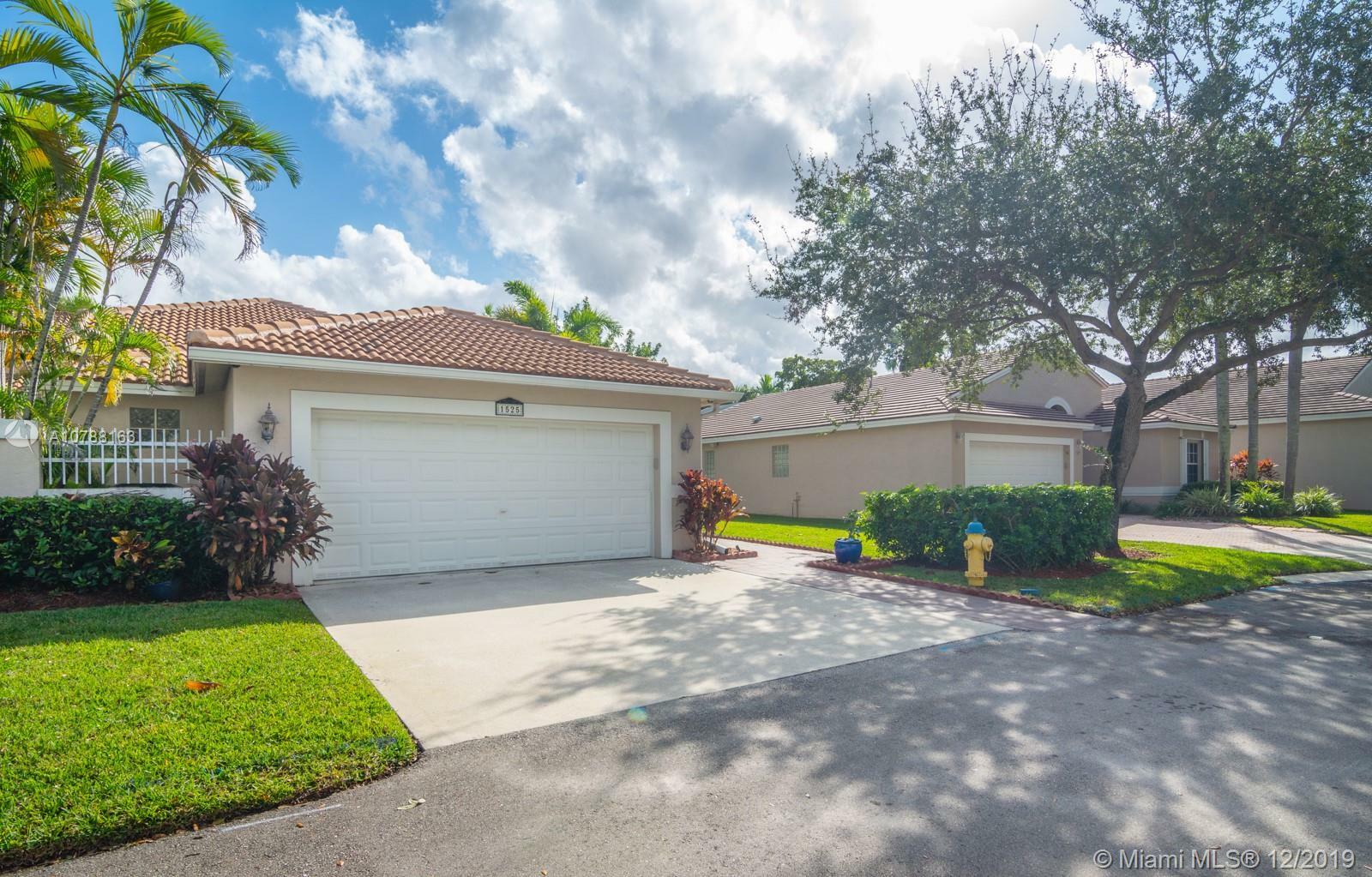 Property Photo:  1525 SW 151st Ave 1525  FL 33027 