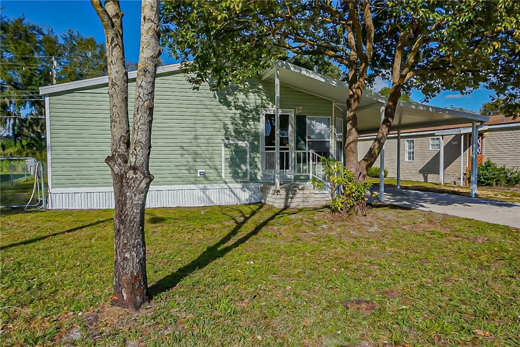 Property Photo:  402 Oak Ridge E  FL 33801 