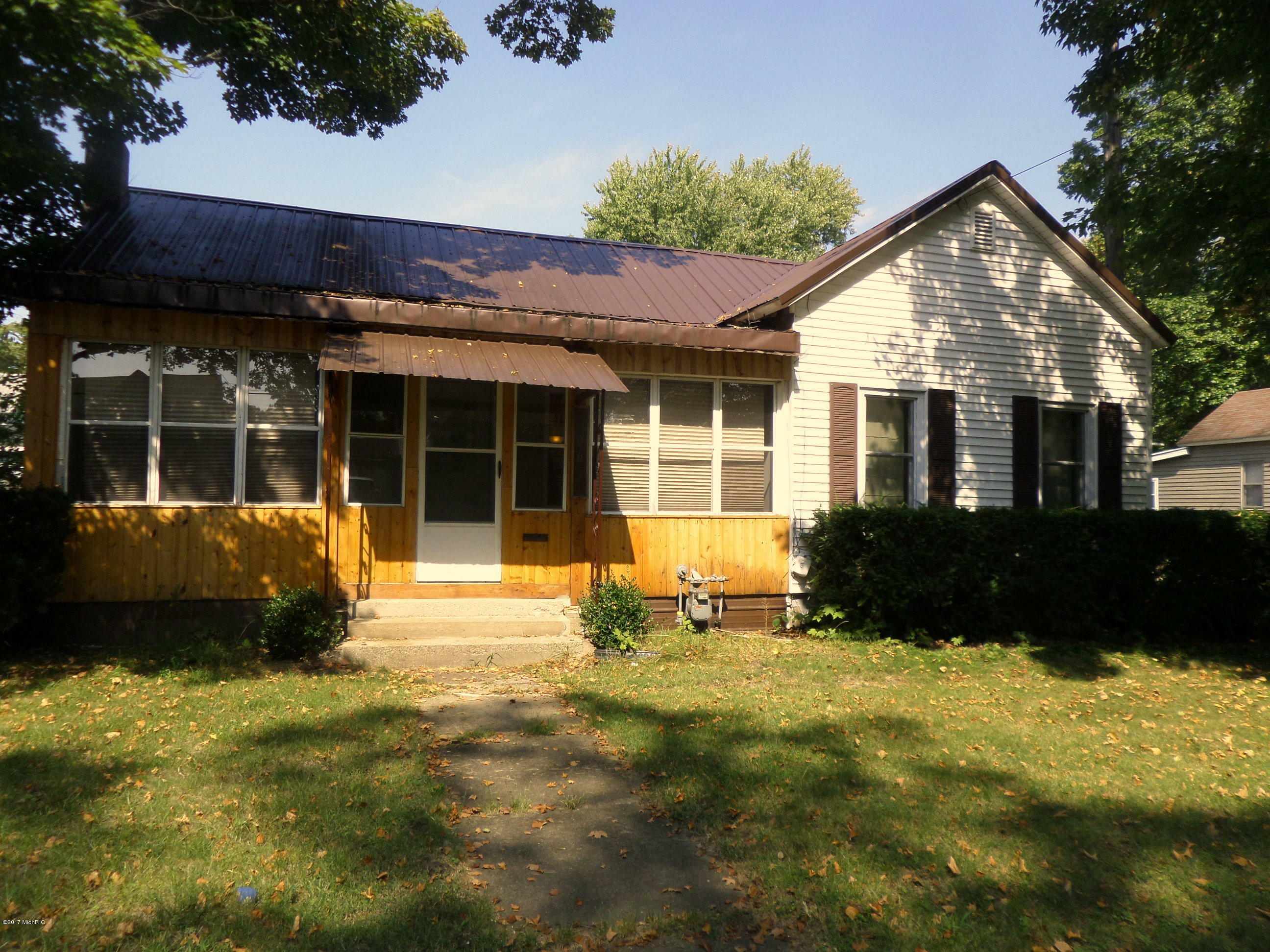 Property Photo:  1009 Regent  MI 49120 