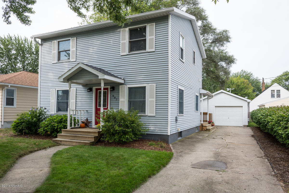 Property Photo:  607 S Despelder Street  MI 49417 