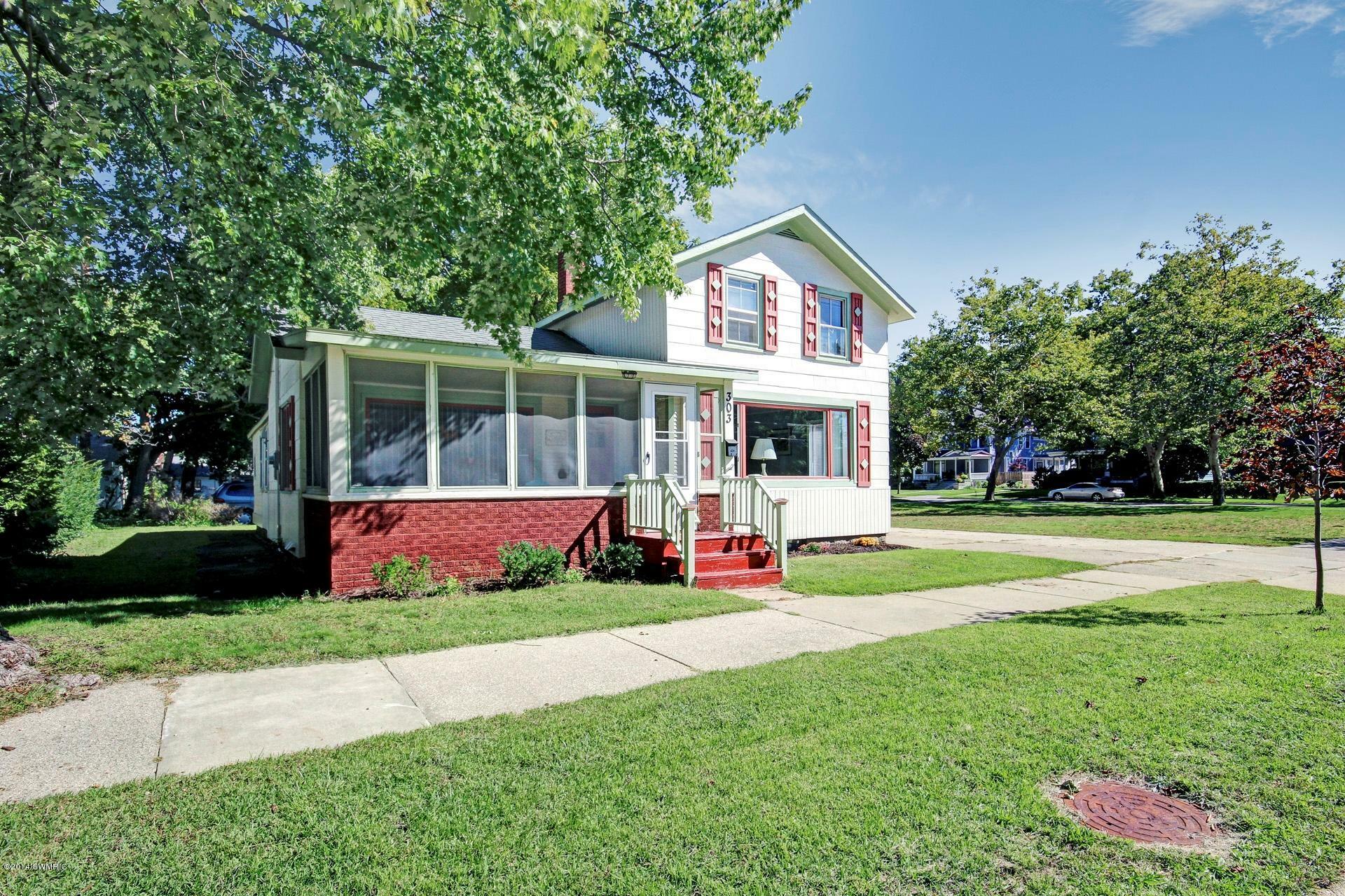 Property Photo:  303 Pine Avenue  MI 49423 