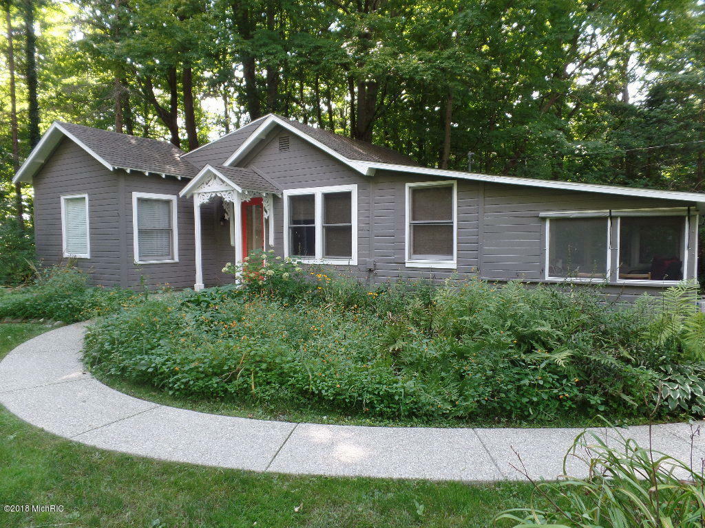 Property Photo:  963 Allegan Street  MI 49453 