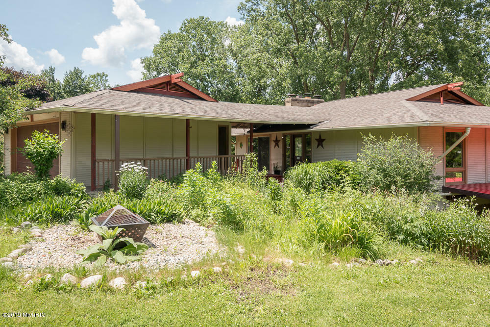 Property Photo:  5926 Fairway Circle  MI 49009 