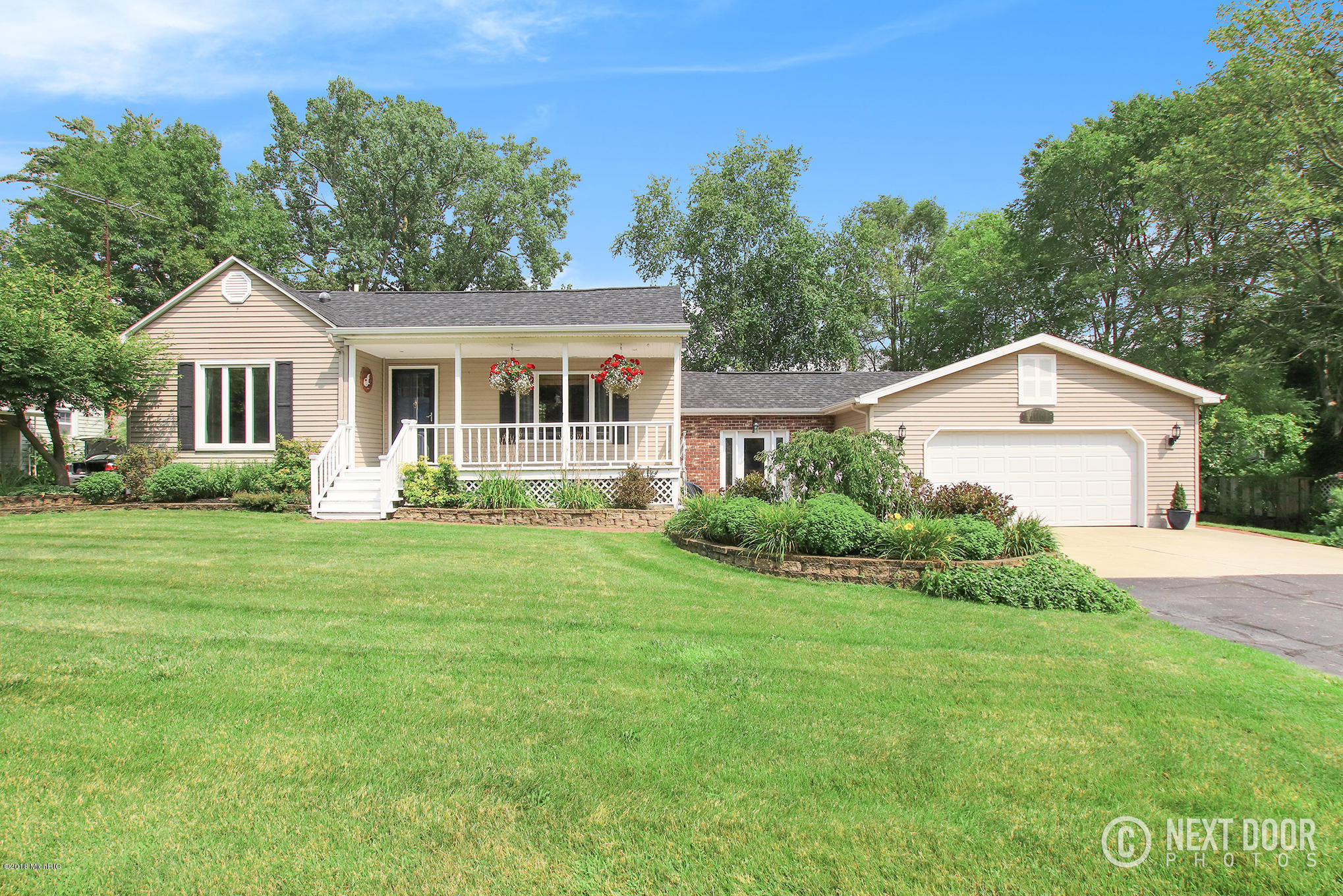 Property Photo: 17790 N Fruitport Road MI 49456