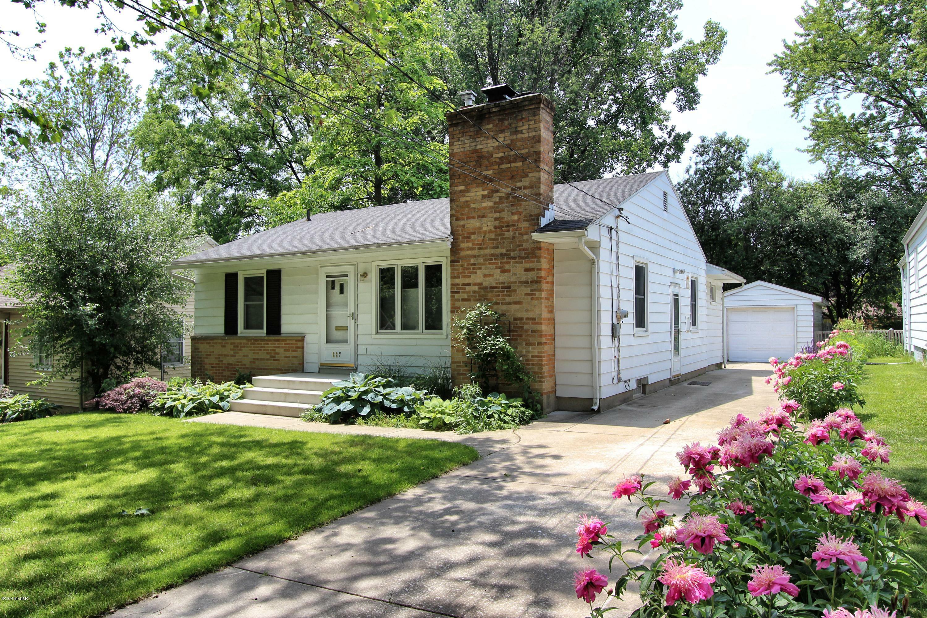 Property Photo:  227 Woodside Drive NE  MI 49503 