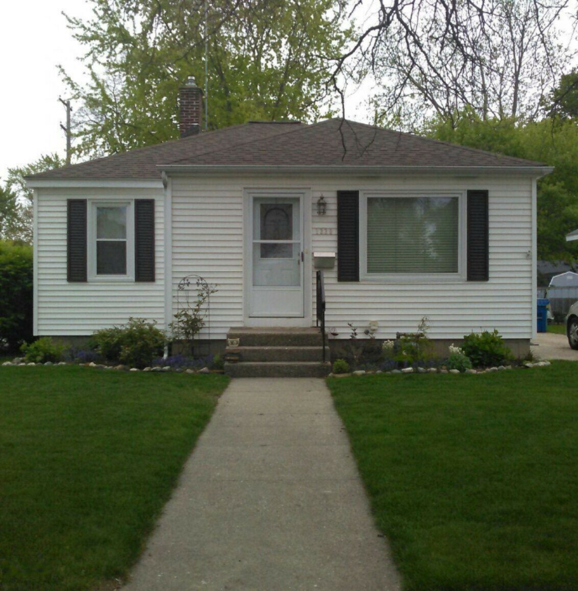 Property Photo:  1330 Grant Avenue  MI 49417 