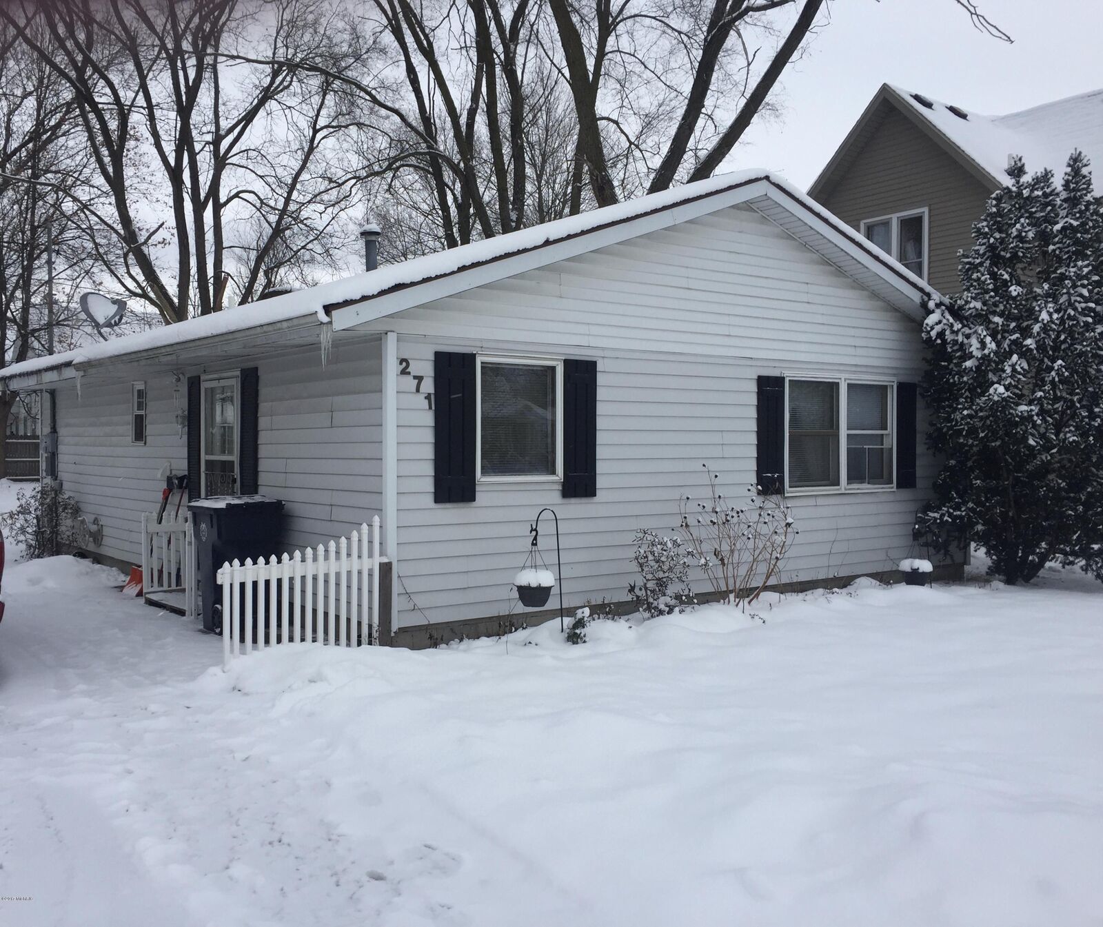 Property Photo:  271 W 12th Street  MI 49423 