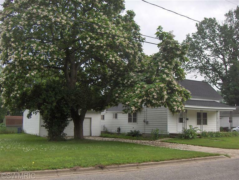 Property Photo:  720 Sheridan Avenue  MI 49307 