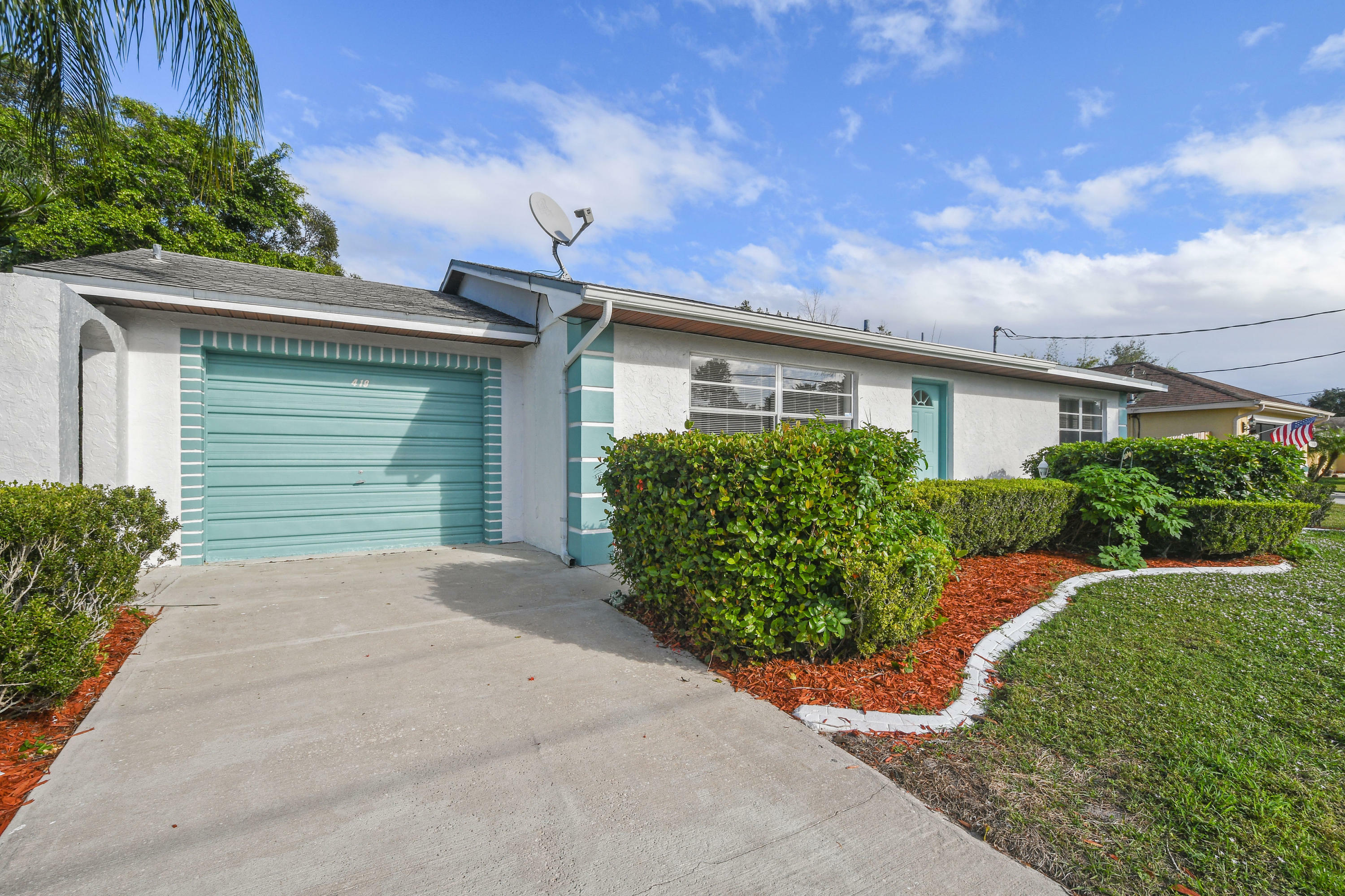 Property Photo:  419 SE Whitmore Drive  FL 34983 