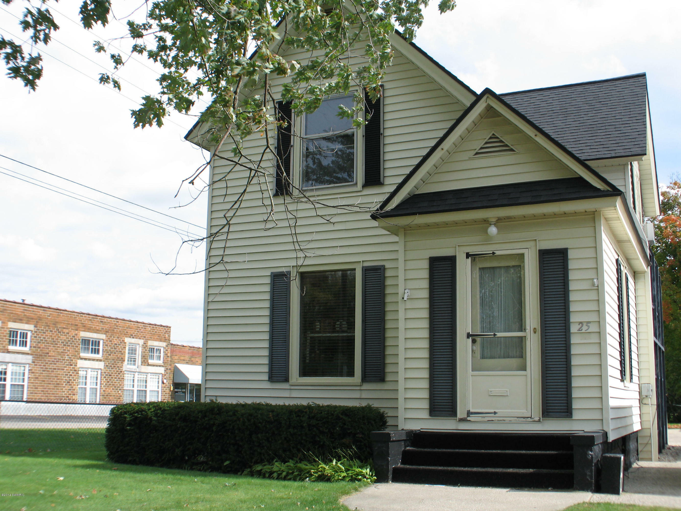 Property Photo:  25 N Colonial Street  MI 49464 