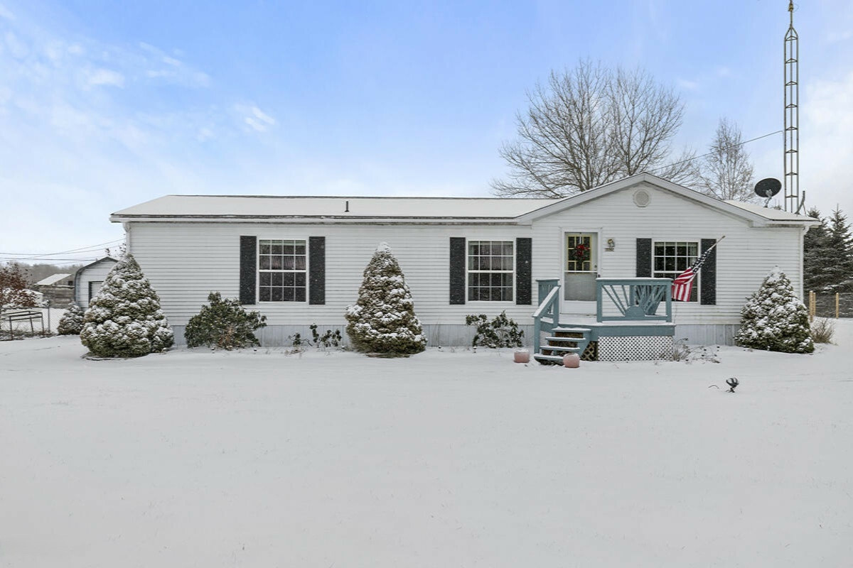 Property Photo: 18625 15 Mile Road MI 49307