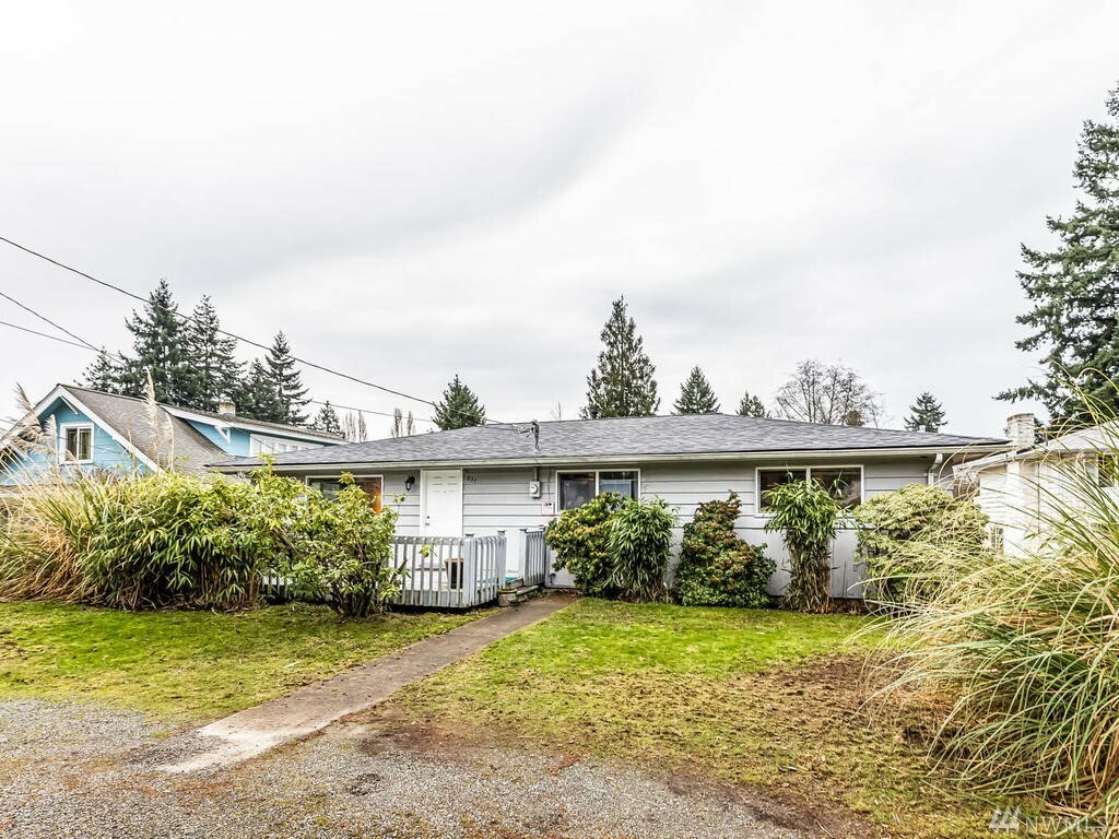 Property Photo:  837 SW 134th St  WA 98146 