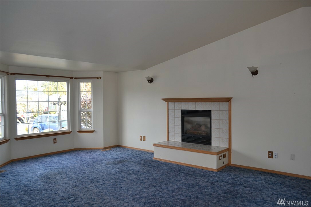 Property Photo: 1411 128th Dr NE 10A WA 98258