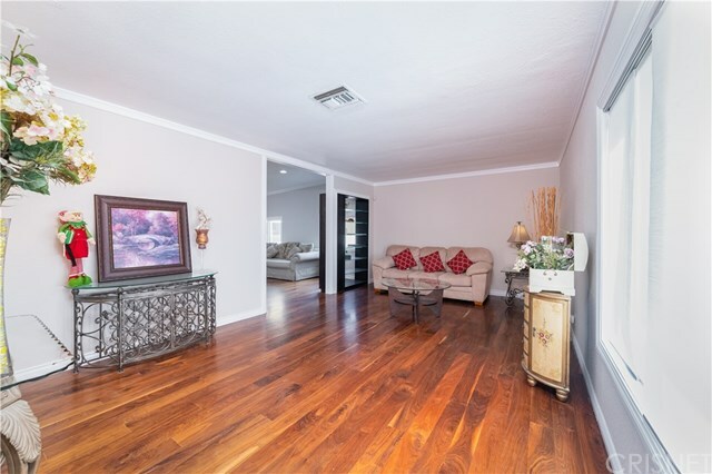 Property Photo:  19005 Sylvan Street  CA 91335 