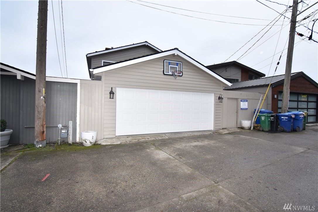 Property Photo:  12502 Riviera Place NE  WA 98125 