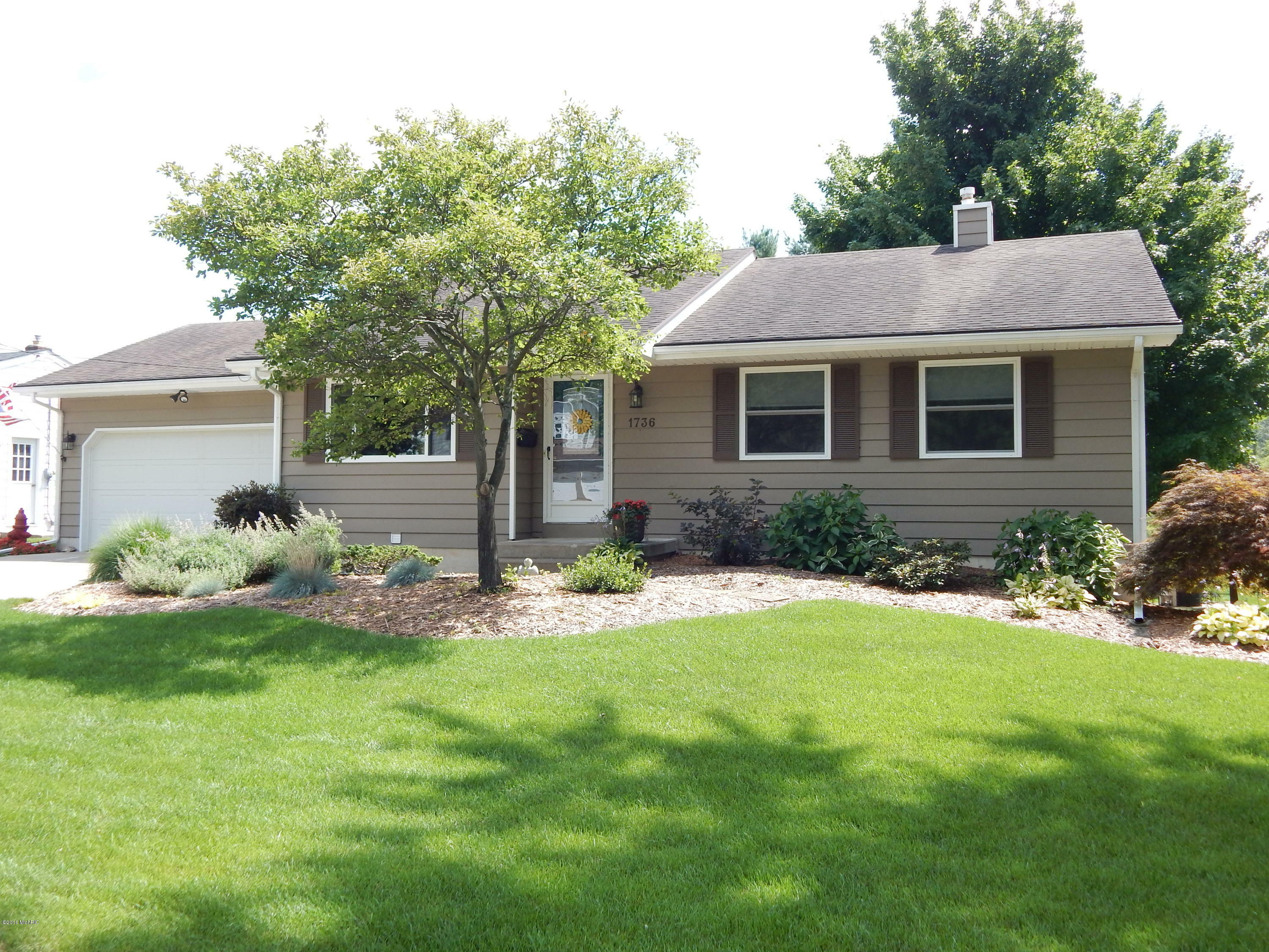 Property Photo:  1736 41st Street SW  MI 49519 