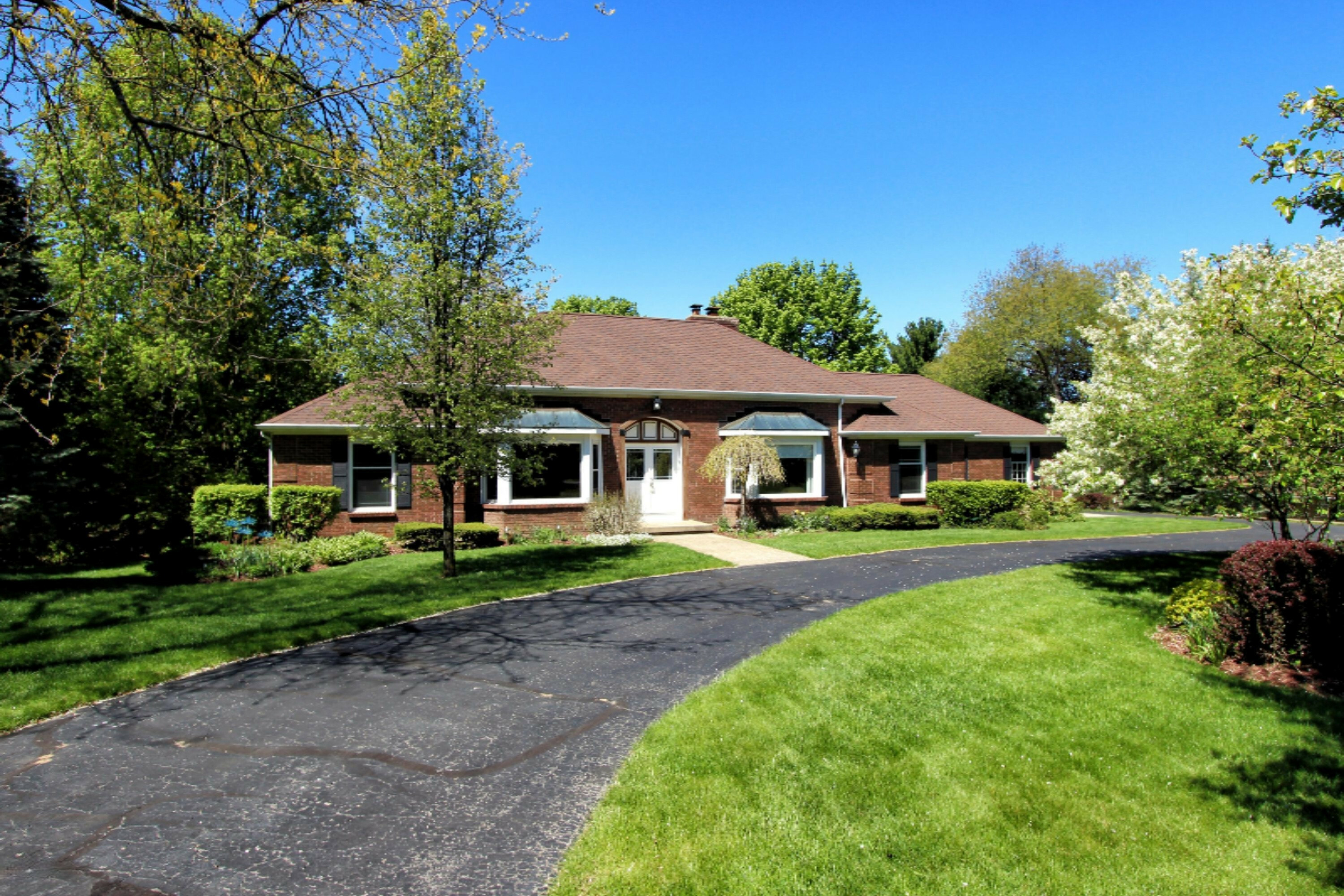 Property Photo:  1151 Valley View Drive  MI 49058 