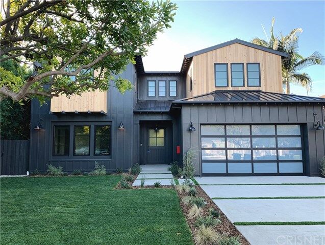 Property Photo:  12226 Huston Street  CA 91607 