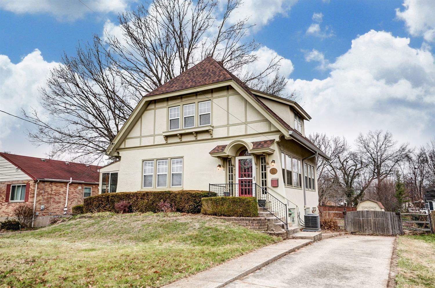 Property Photo:  142 W Sharon Rd  OH 45246 