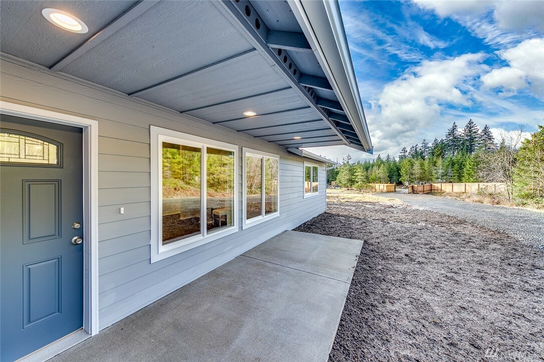 Property Photo:  320 E McLane Cove Dr  WA 98546 