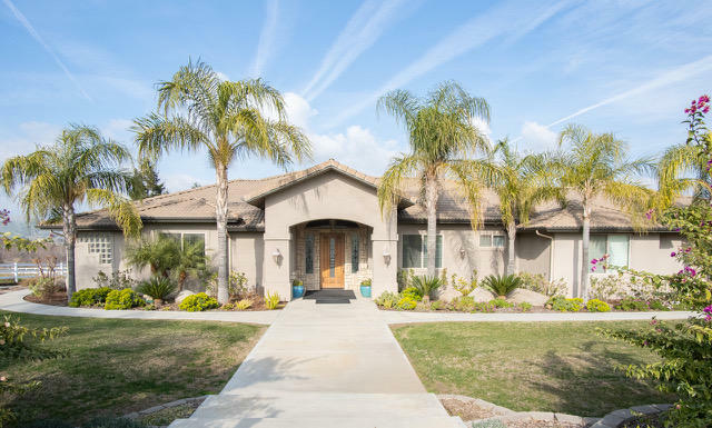 Property Photo:  32053 Pleasant Oak Drive  CA 93265 