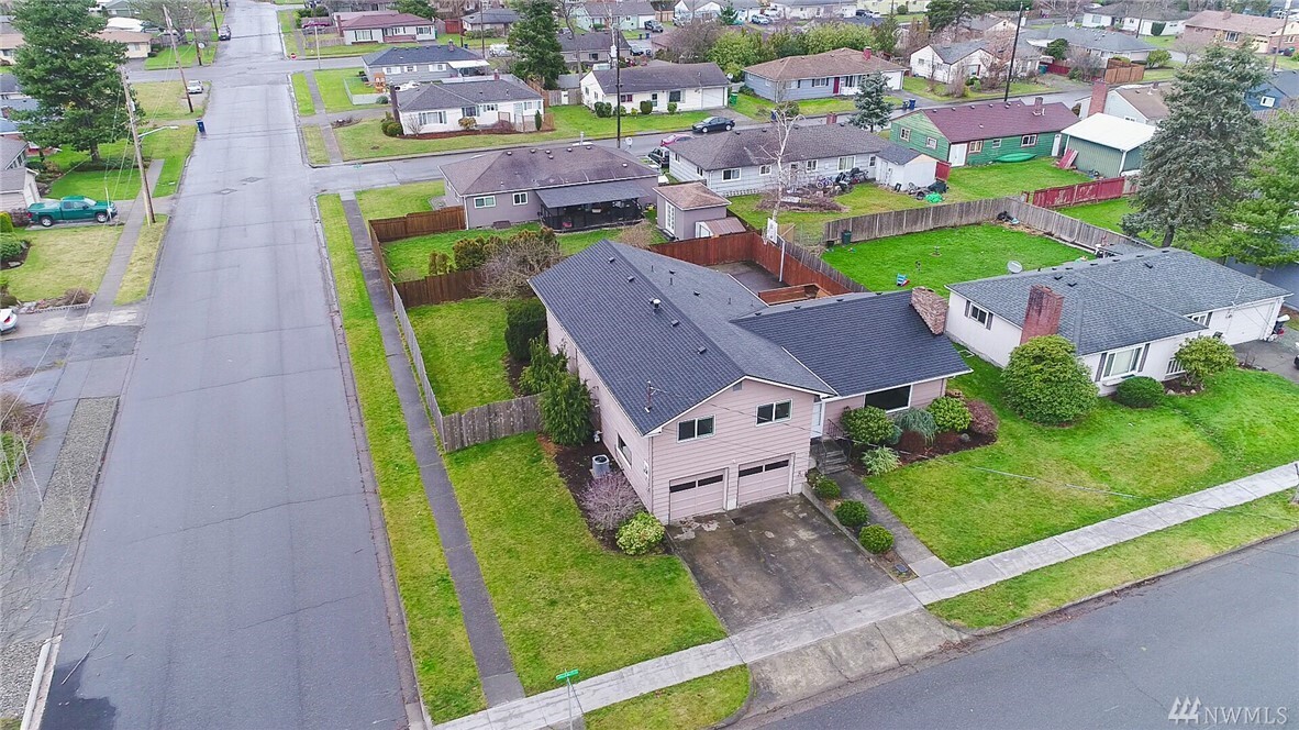 Property Photo: 1325 S 16th Street WA 98274