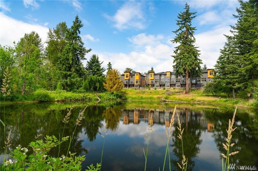 Property Photo: 18256 73rd Ave NE 102 WA 98028