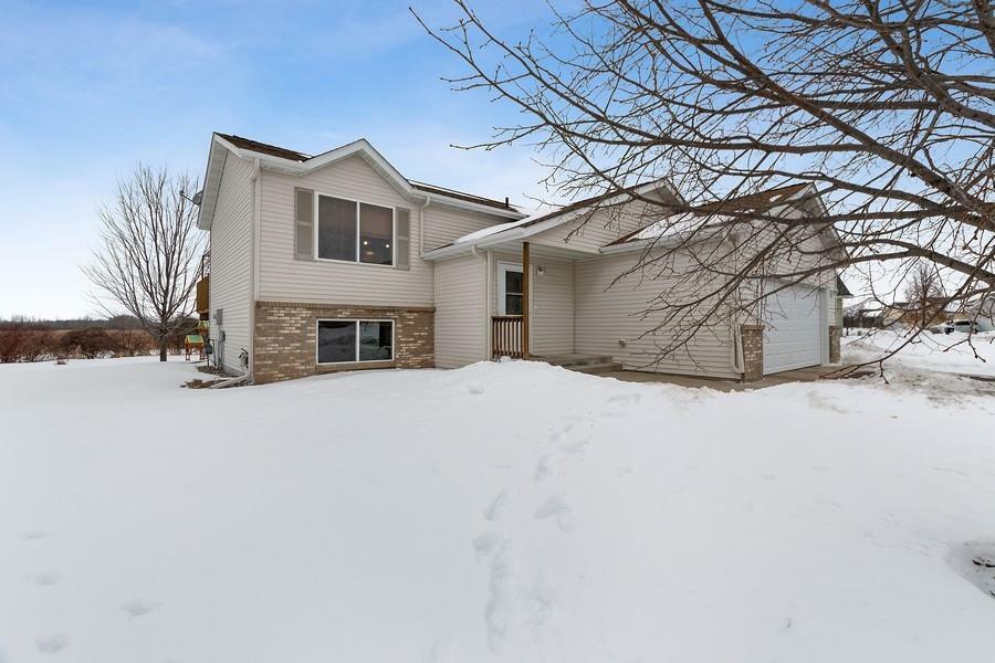 Property Photo:  833 Savanna Avenue  MN 56303 