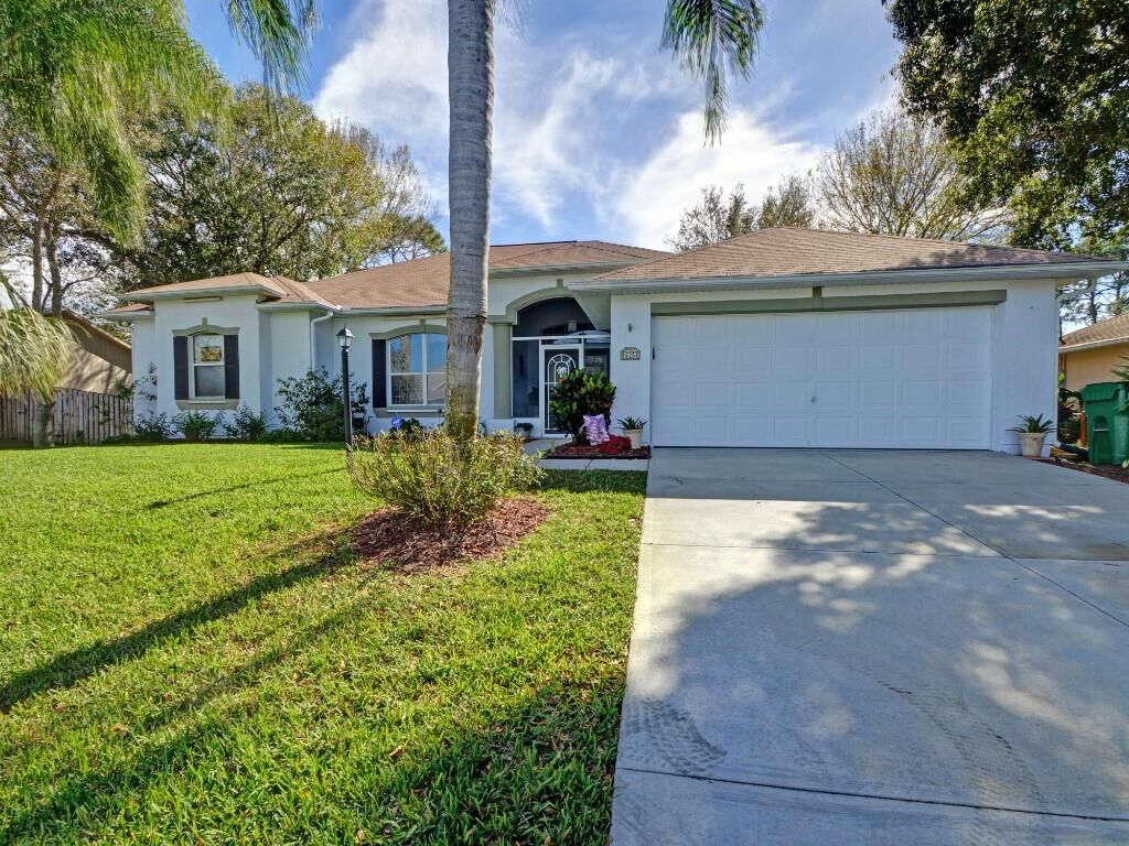 Property Photo: 626 Albatross Terrace FL 32958