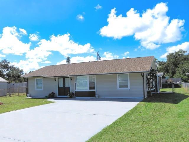 Property Photo: 2341 2nd Court SE FL 32962