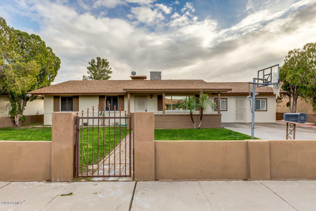 Property Photo:  555 W Edgewood Avenue  AZ 85210 