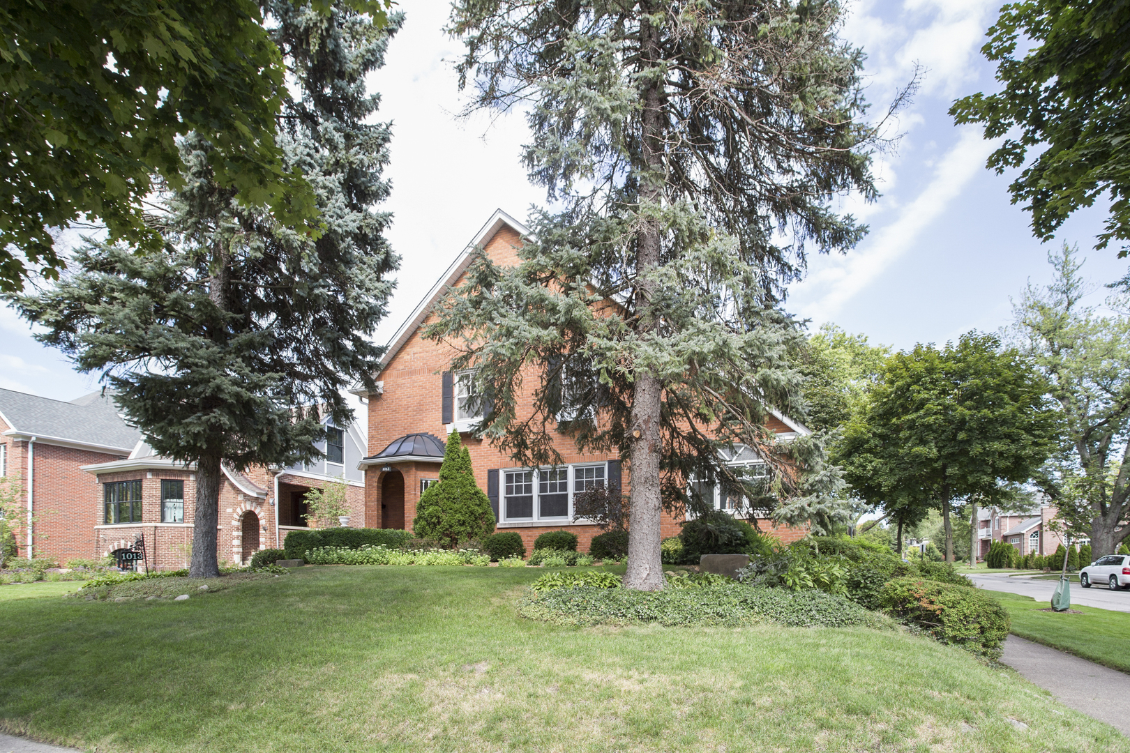 Property Photo: 1013 Courtland Avenue IL 60068