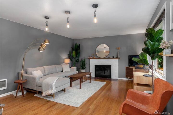 Property Photo: 7752 17th Avenue SW WA 98106