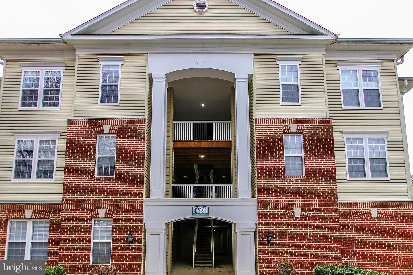 Property Photo: 42481 Rockrose Square 301 VA 20148