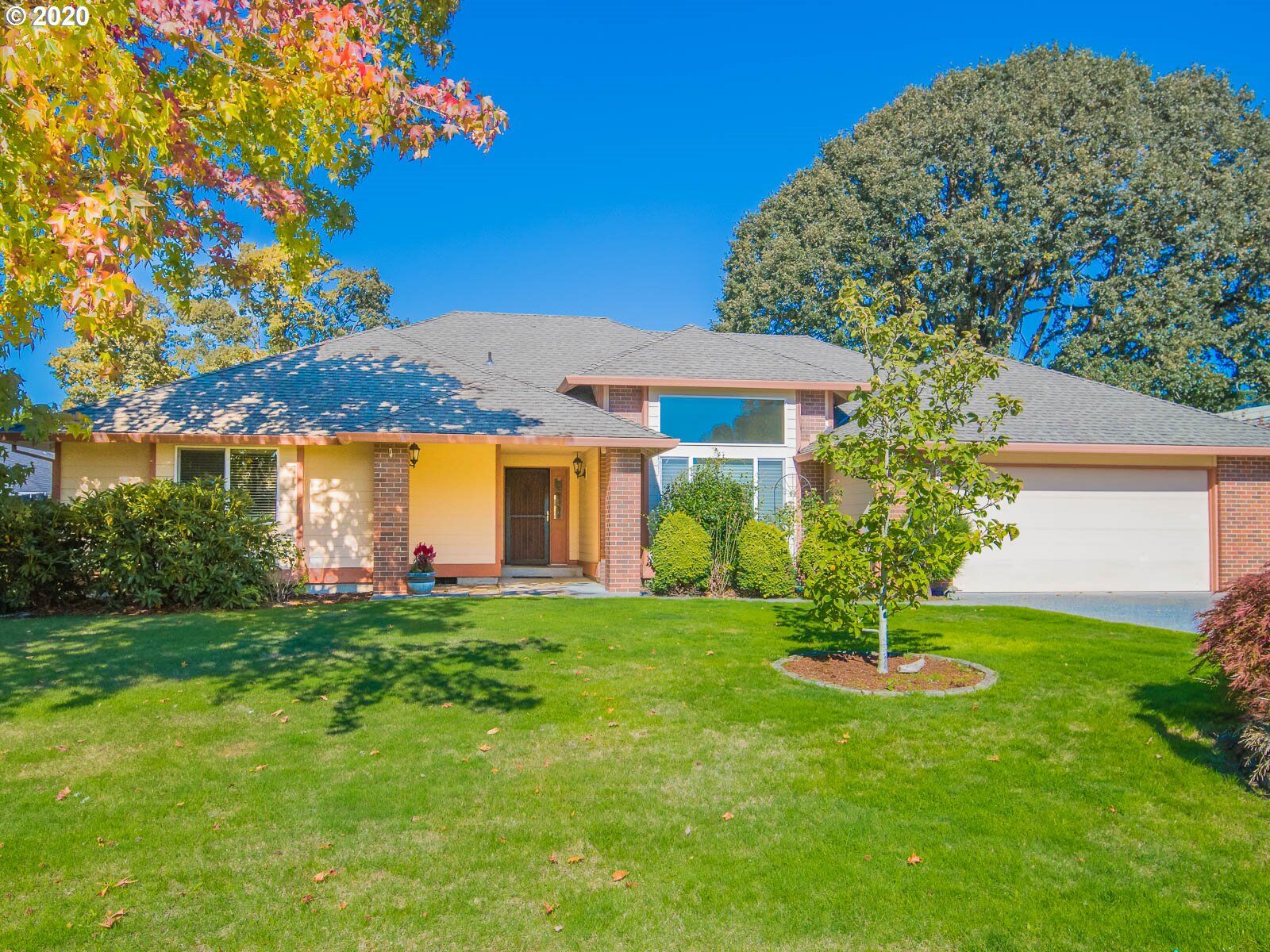 Property Photo:  2110 NE 151st Cir  WA 98686 