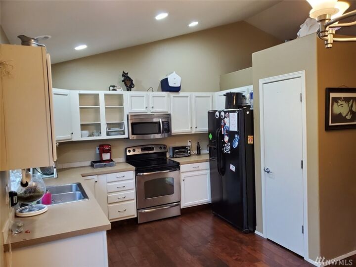 Property Photo:  9989 Greenleaf Lp SE  WA 98597 