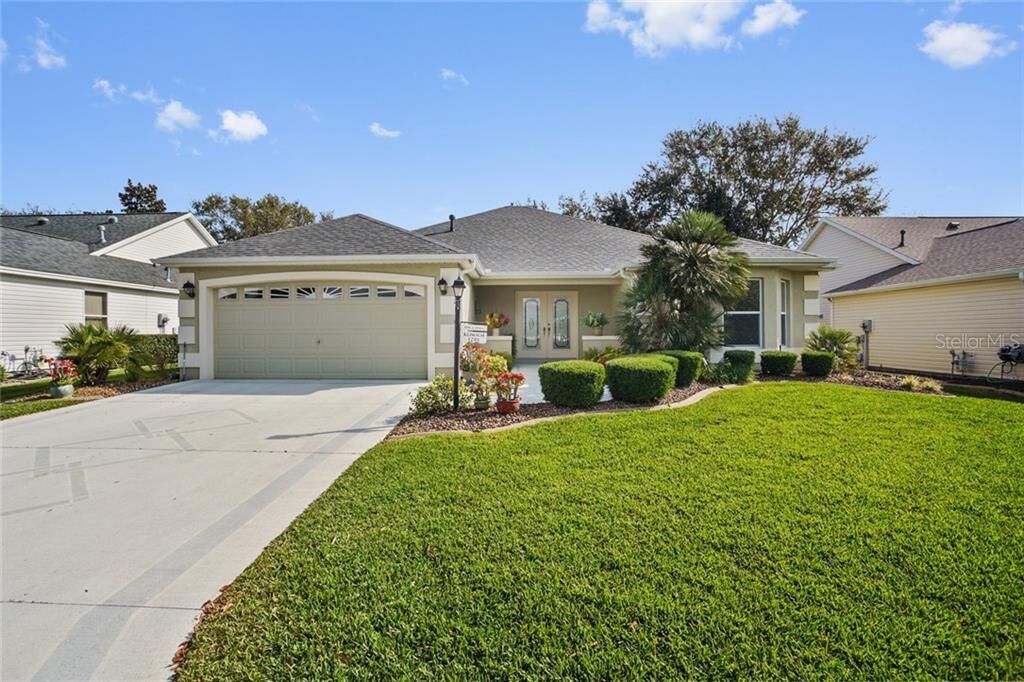 Property Photo: 1201 Oak Forest Drive FL 32162