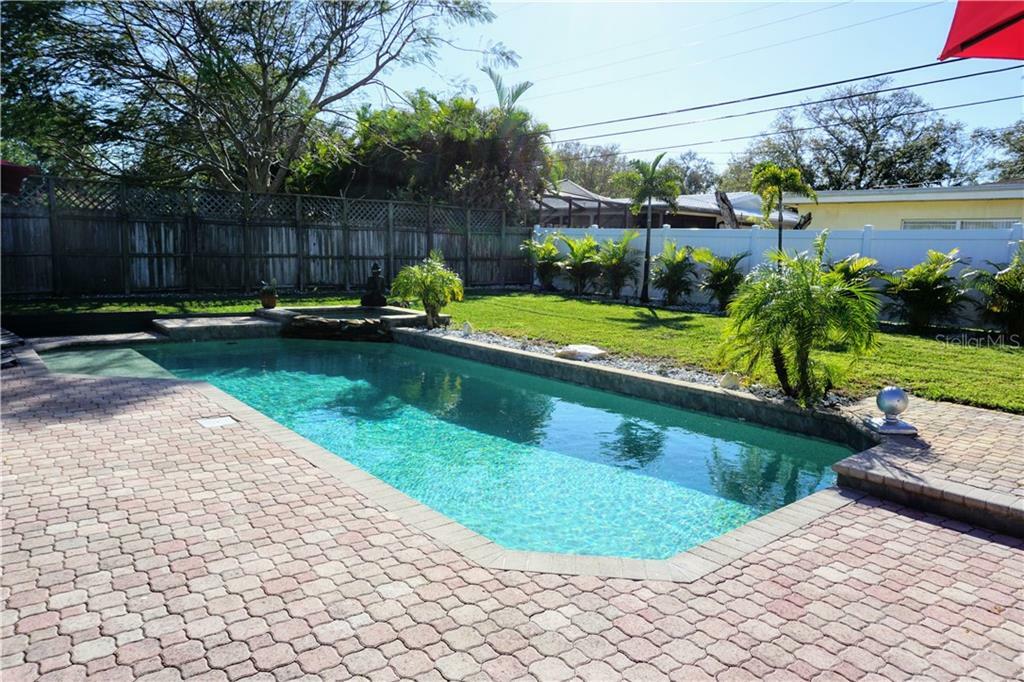 Property Photo:  542 Eastview Road  FL 33770 