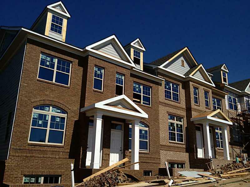 Property Photo: 7460 Glisten Avenue 77 30328