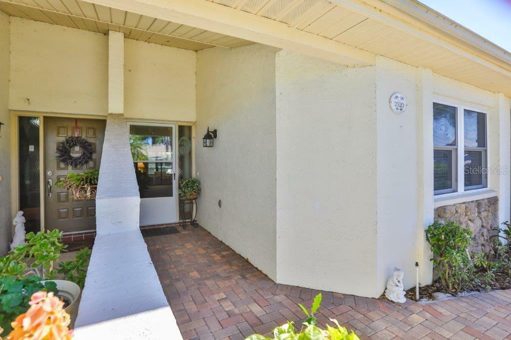 Property Photo:  2520 Locksley Street  FL 33573 