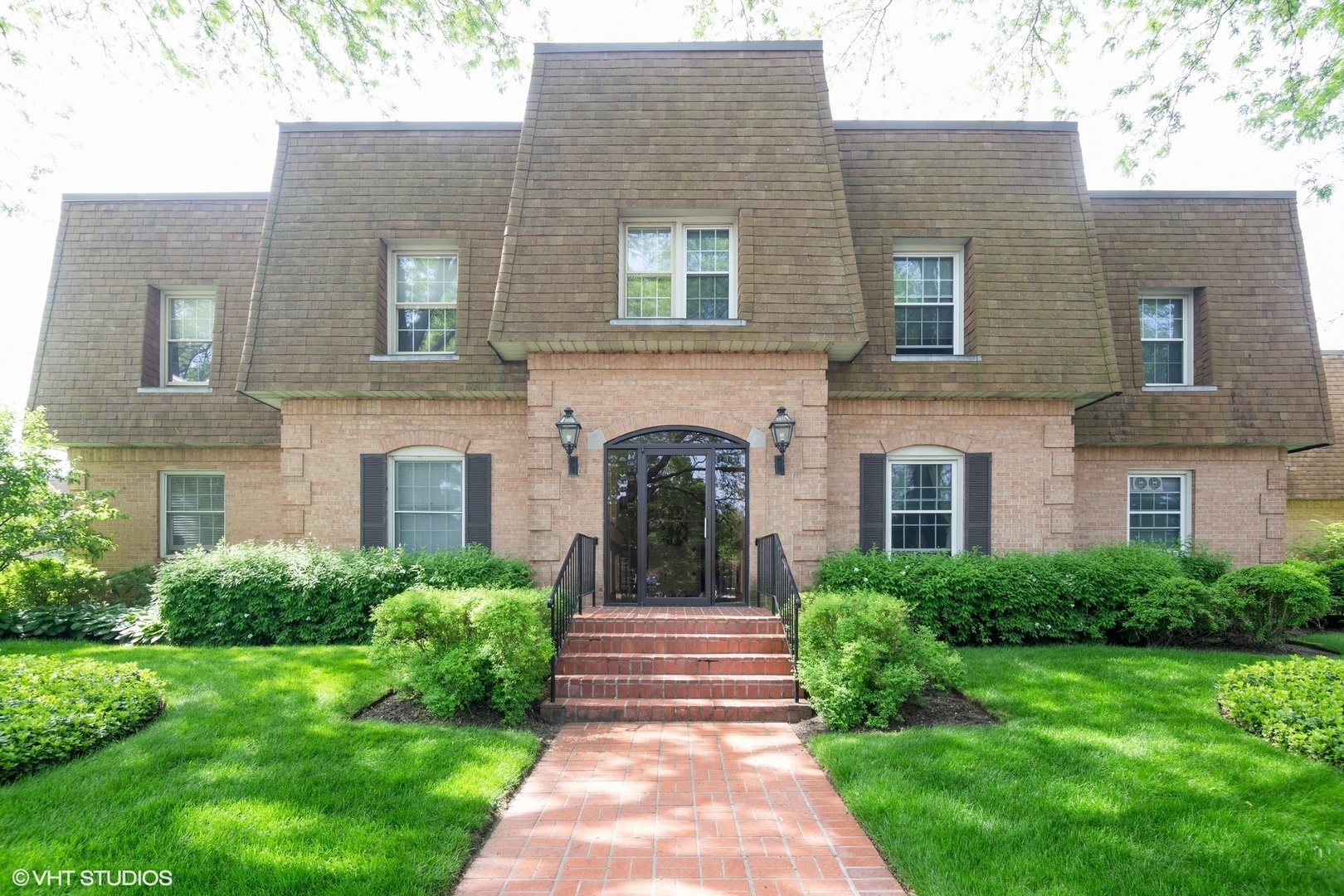 Property Photo:  1220 Park Ave W Avenue 127  IL 60035 