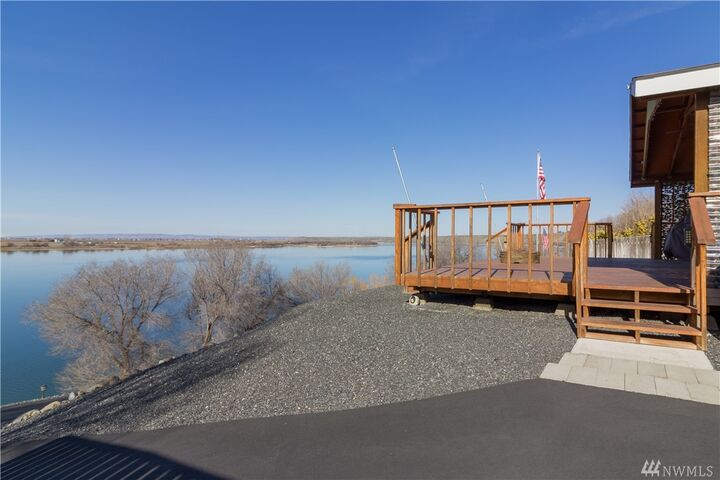 Property Photo:  5108 NE Shorecrest Drive  WA 98837 